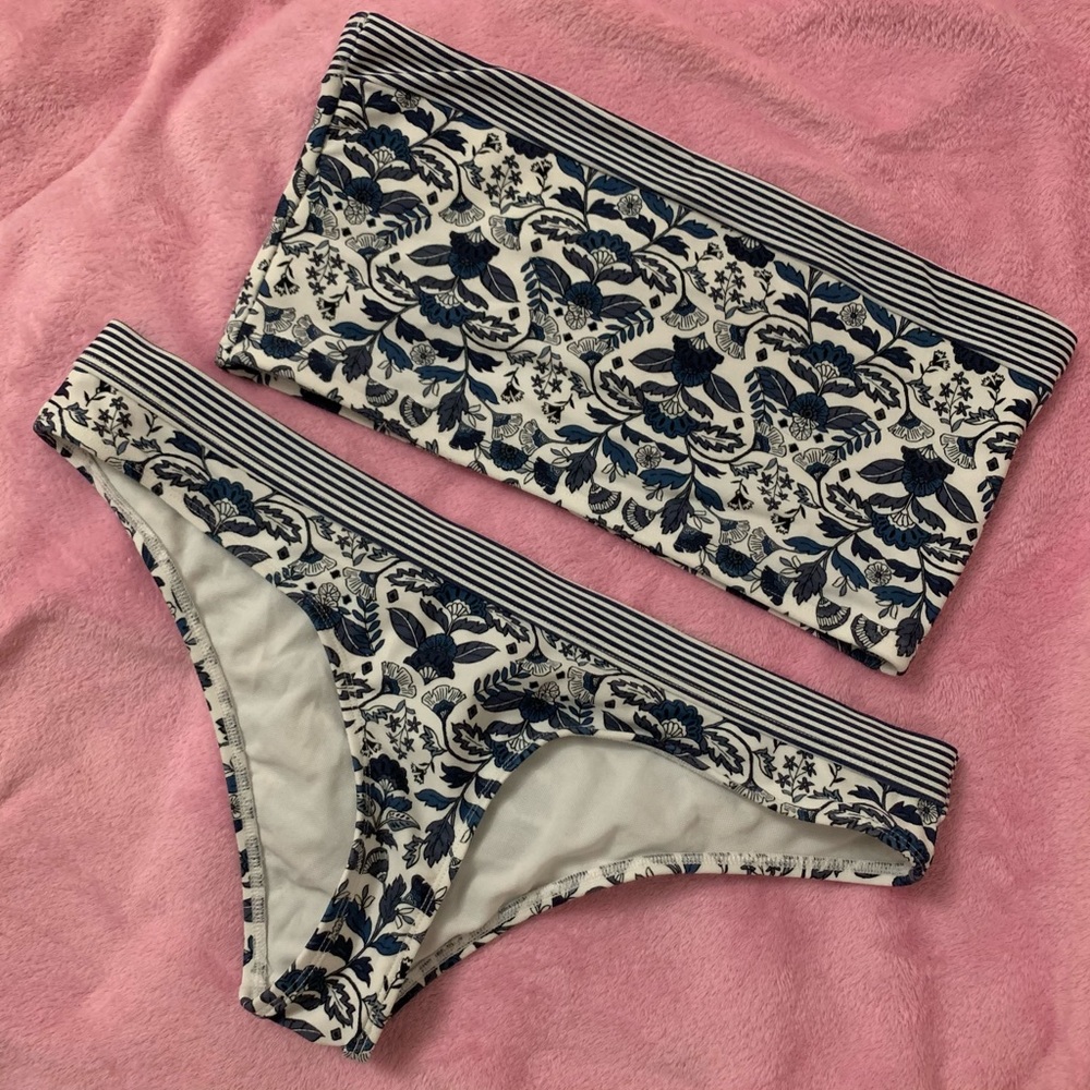 Bikini Top size L bottom size M. Kokomo/Eidon.
